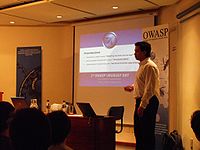 Mateo Martinez @ OWASP Uruguay 1.JPG